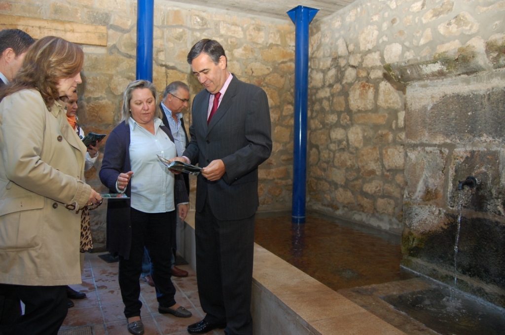 LA DIPUTACIÓN Y EL AYUNTAMIENTO DE VINUESA PRESENTAN LA FINALIZACIÓN DE LAS OBRAS DE RECUPERACIÓN DE LA FUENTE DEL SALOBRAL COMO ATRACTIVO TURÍSTICO Y LUGAR DE REFENCIA MEDIO AMBIENTAL 